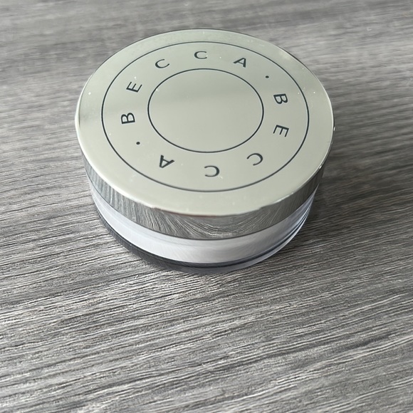 Becca Under Eye Brightening Setting Powder - Picture 2 of 2